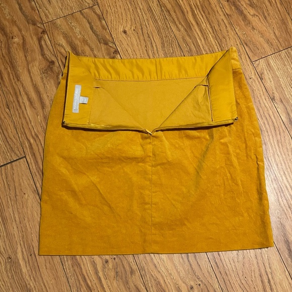Banana Republic Mustard Micro-corduroy Mini Skirt | Size 2 - Picture 3 of 5